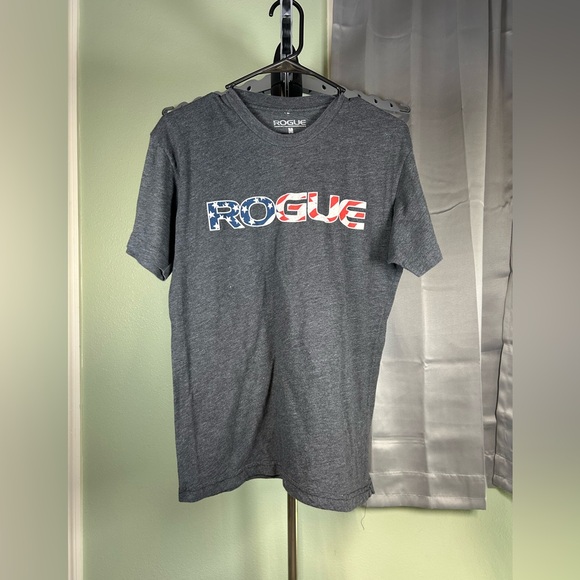 Rogue Gray Short Sleeve Tee with Patriotic Design - Picture 1 of 3